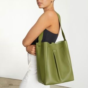 NOT SELLING, PLEASE READ! Everlane Studio Bag in Moss